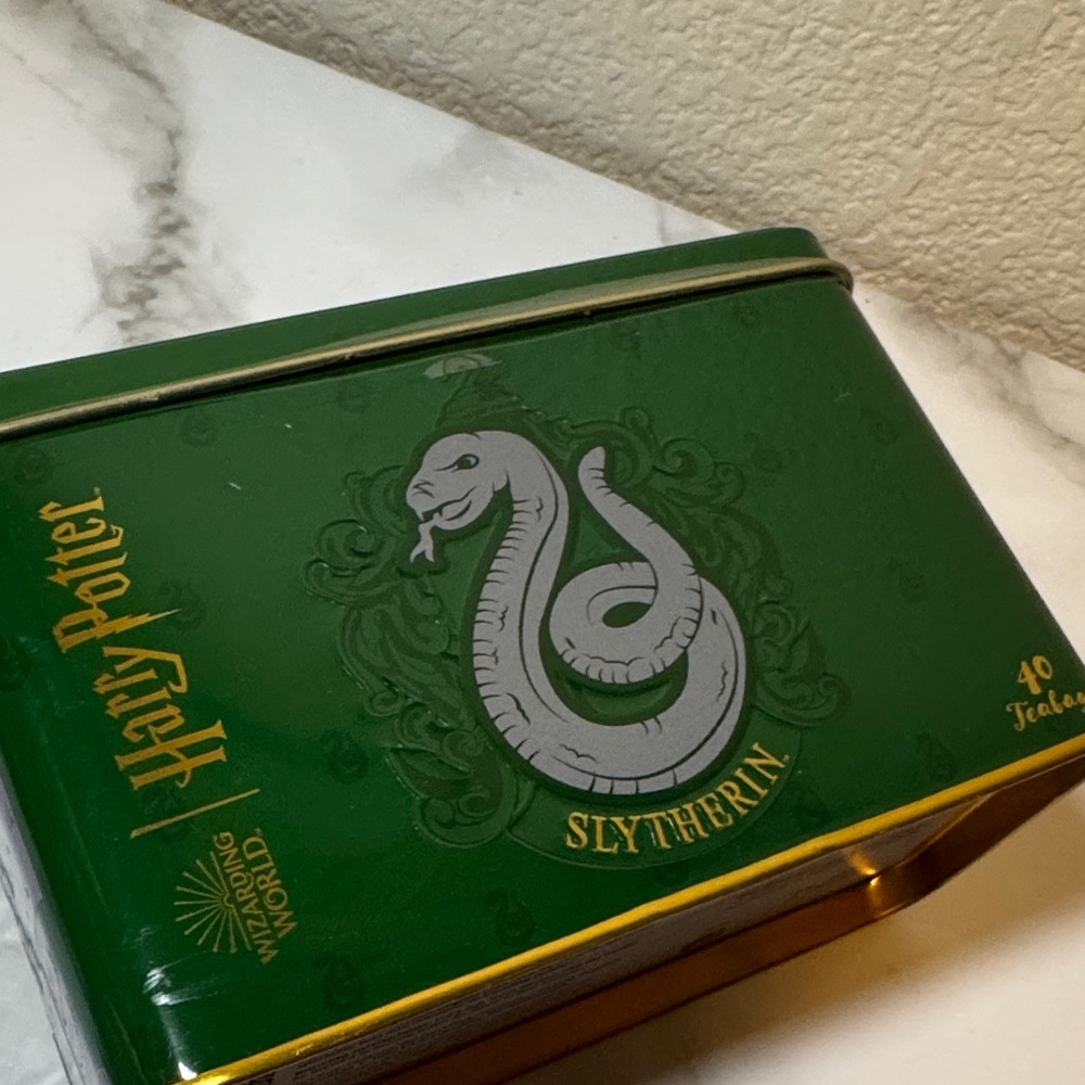Slytherin Breakfast Blend Teabags and Cauldron. Sealed. New.